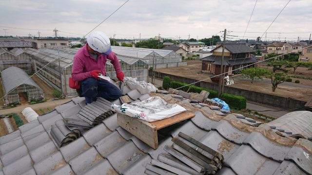 棟瓦積み直し施工中